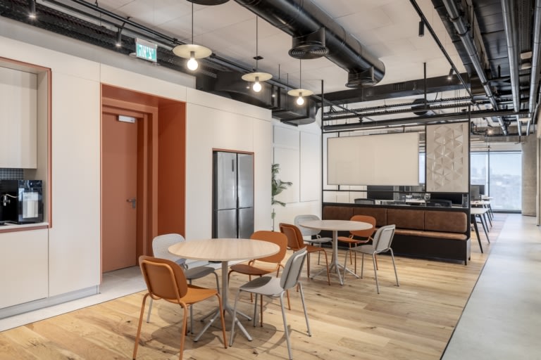 900平米營(yíng)銷公司辦公室設(shè)計(jì)