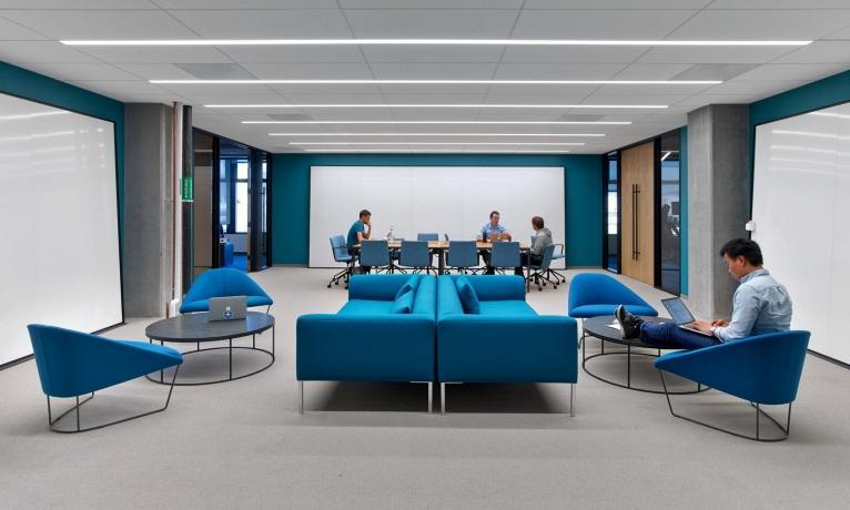 1000平方米計算機存儲公司辦公室設(shè)計