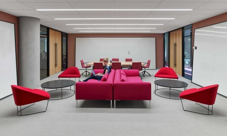 1000平方米計算機存儲公司辦公室設(shè)計