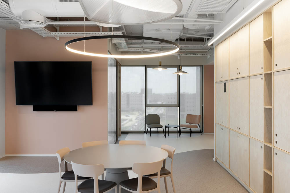 700平米鄭州醫藥公司辦公場所裝修設計