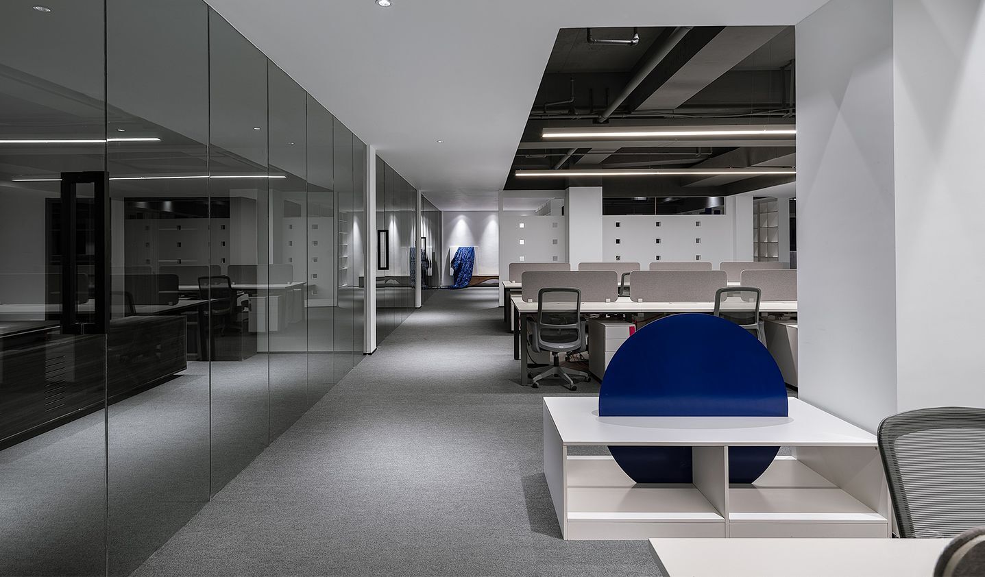 450平米鄭州服裝公司辦公室裝修設(shè)計